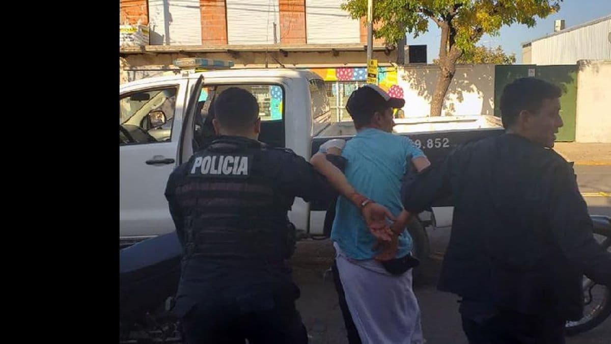 Intentó robar en una panadería, un cliente lo enfrentó y fue detenido