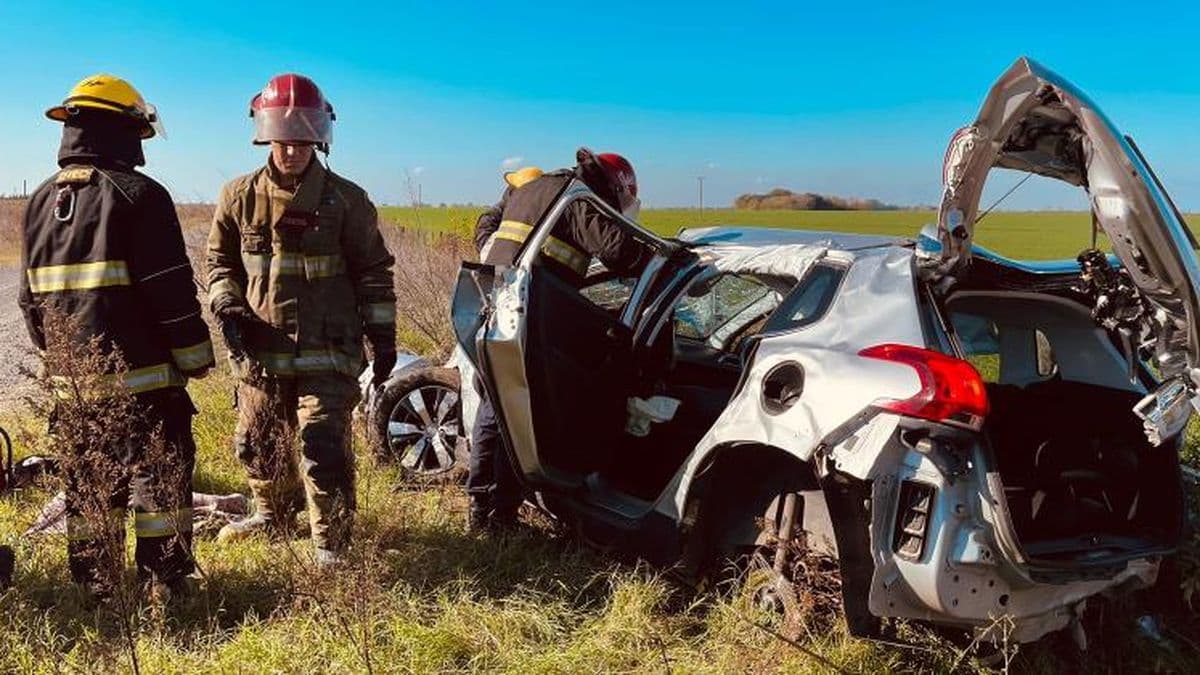 Despiste y vuelco de un auto en la ruta 8: cinco mujeres lesionadas