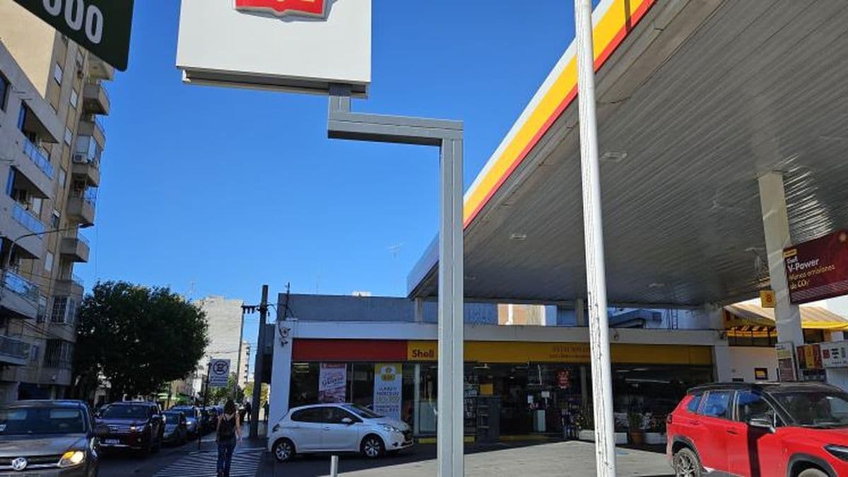 En Pergamino, largas colas para cargar combustible