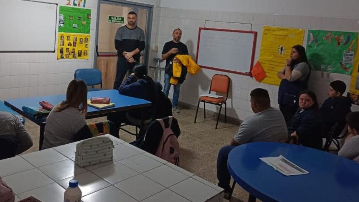 Charla sobre educación vial en la Escuela Especial "Los Buenos Hijos"