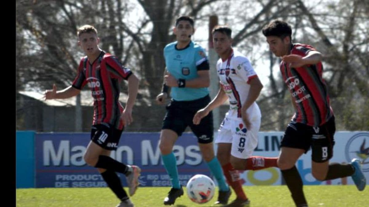 Douglas goleó y ratificó su gran momento en Pronunciamiento