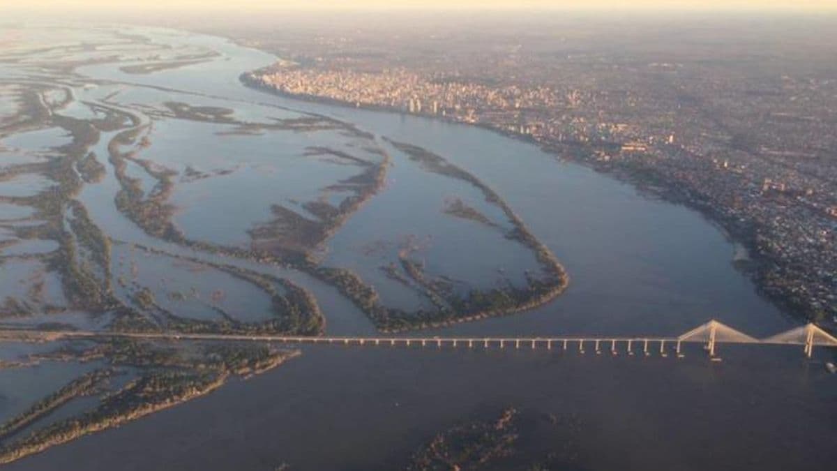 Alertan sobre bacterias en el río Paraná y recomiendan evitar bañarse
