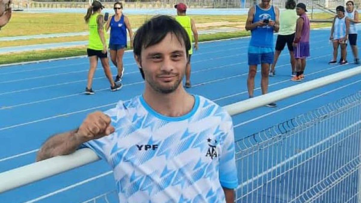 Franco Santinelli concentra con la selección de atletismo con Síndrome de Down