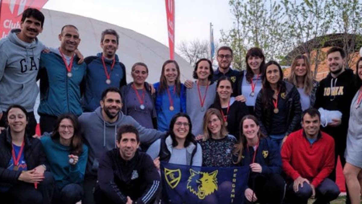 Nadadores pergaminenses compitieron en el Torneo Máster del Club Junín