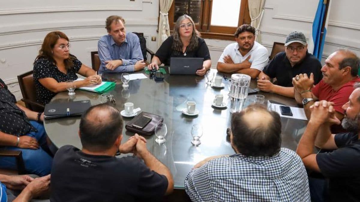 Paritarias: Municipales tendrán un adelanto de los aumentos salariales
