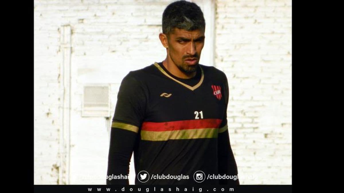 Douglas trabajó en doble turno y Raggio prepara los once para jugar ante Racing