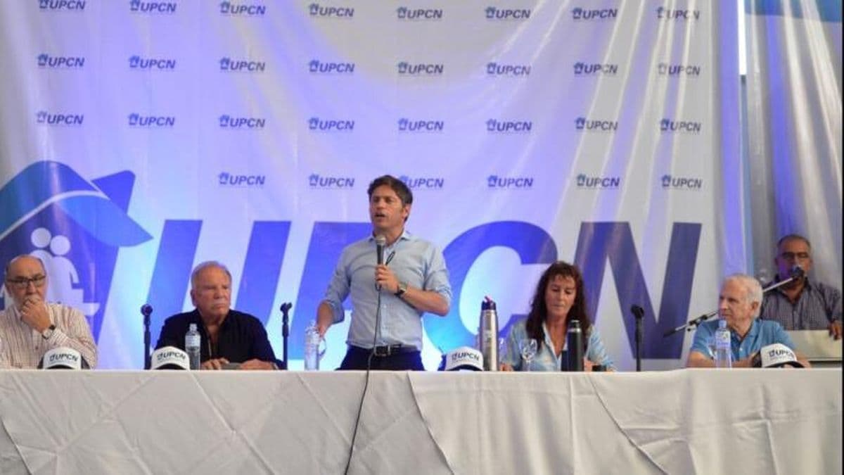 Kicillof otorga un aumento de 25% por decreto a estatales y docentes en enero