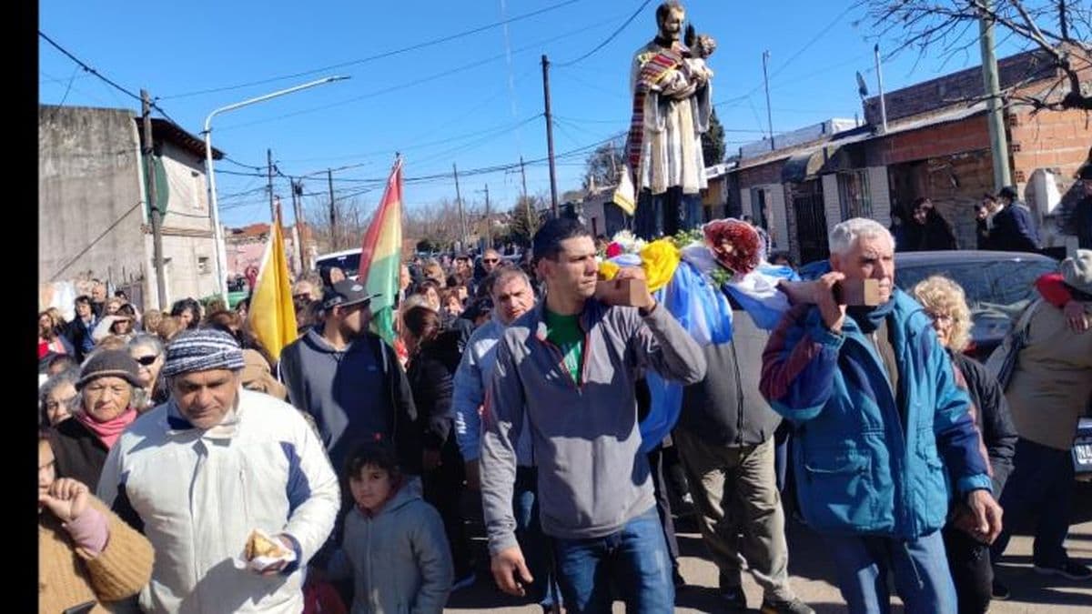 La fe movilizó a cuantiosos ciudadanos que honraron a San Cayetano en su día