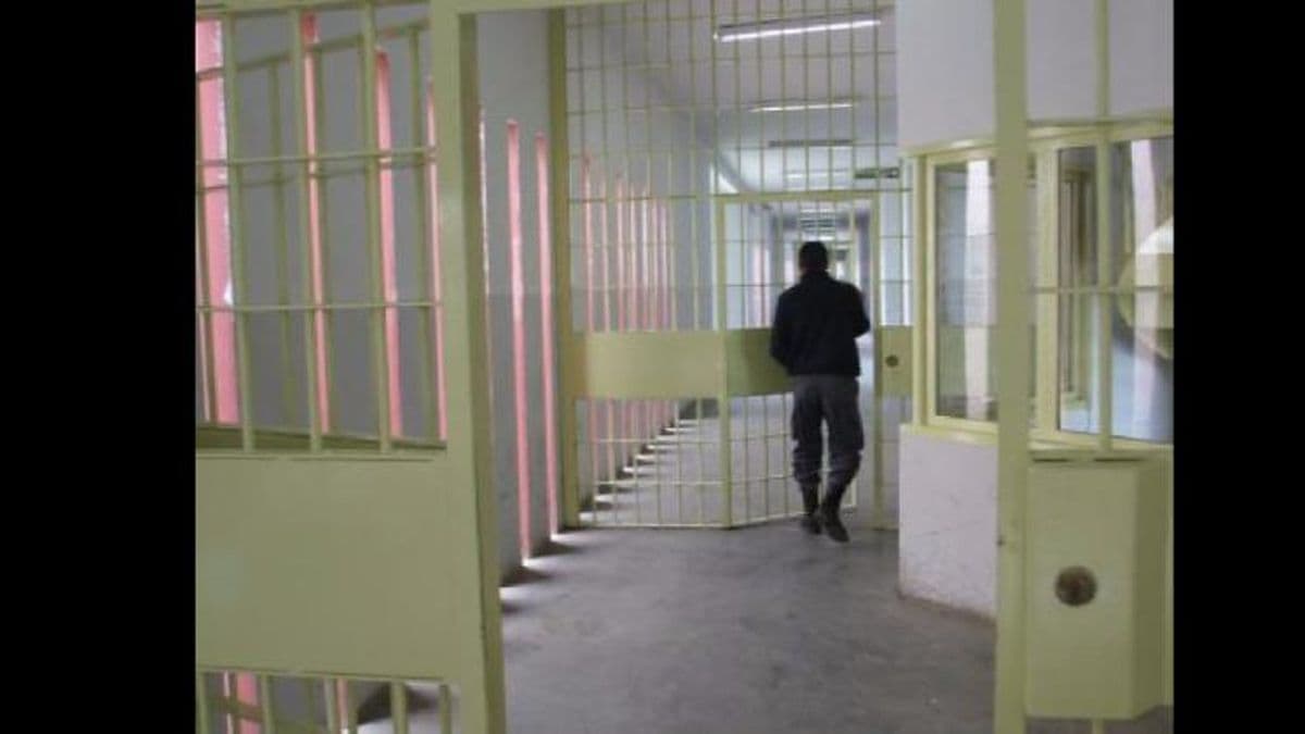 La condenaron por intentar ingresar droga a un detenido en la Comisaría Tercera