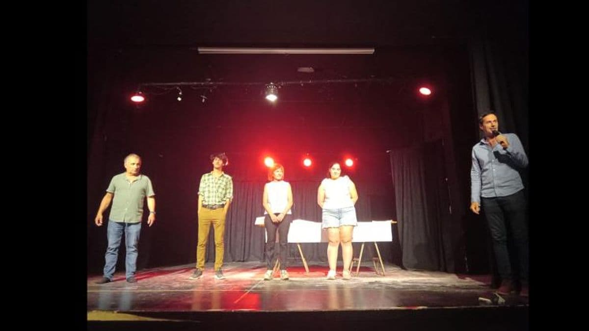 Con amplia participación se desarrolló la obra de teatro "El Acoso"