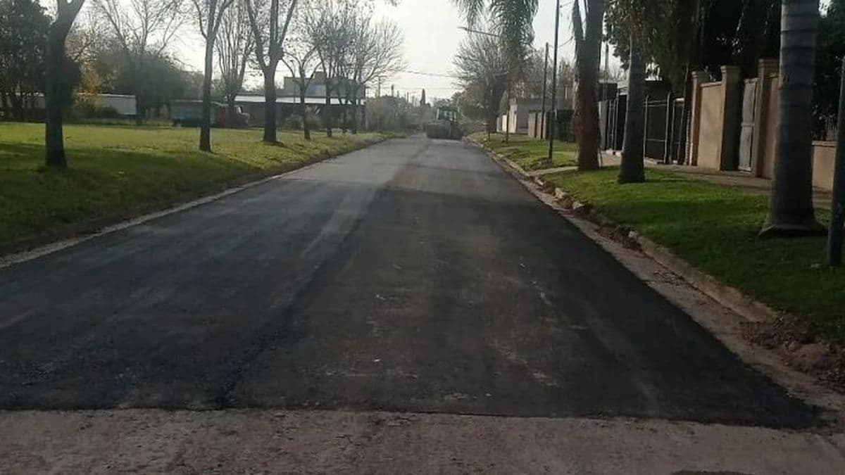 Más calles pavimentadas en Manuel Ocampo y nuevos juegos para la plaza