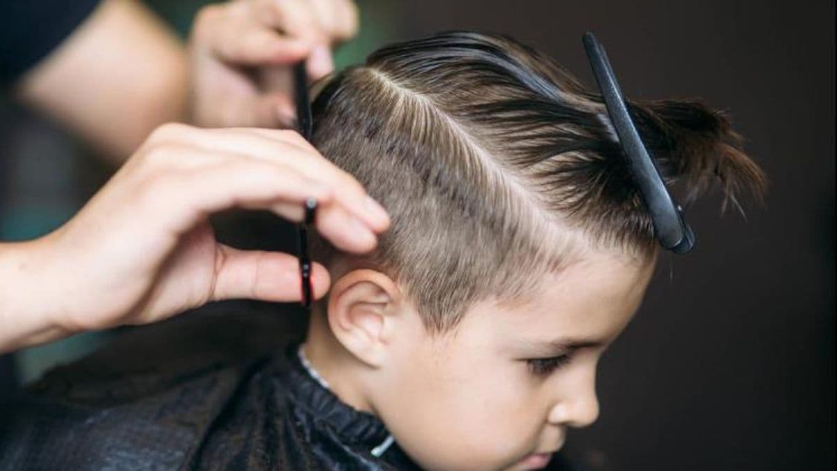 Peluquera solidaria: corta el pelo gratis a los niños cuyos padres no puedan abonar el servicio