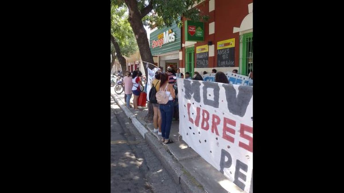 Libres del Sur marchó a ChangoMas solicitando bolsones de alimentos