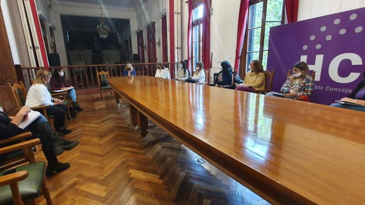 Dirección de la Mujer: reuniones de la Mesa Local y formación en Ley Micaela