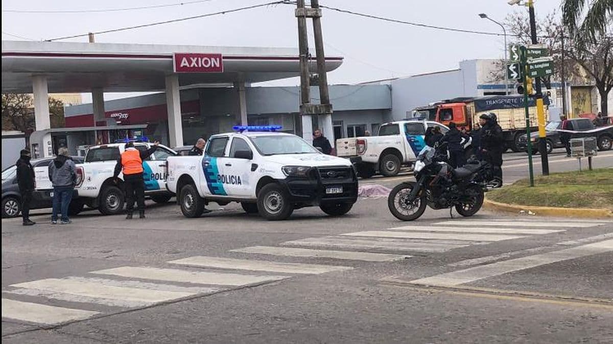 Muere una mujer embestida por un camión en Ameghino y Paraguay