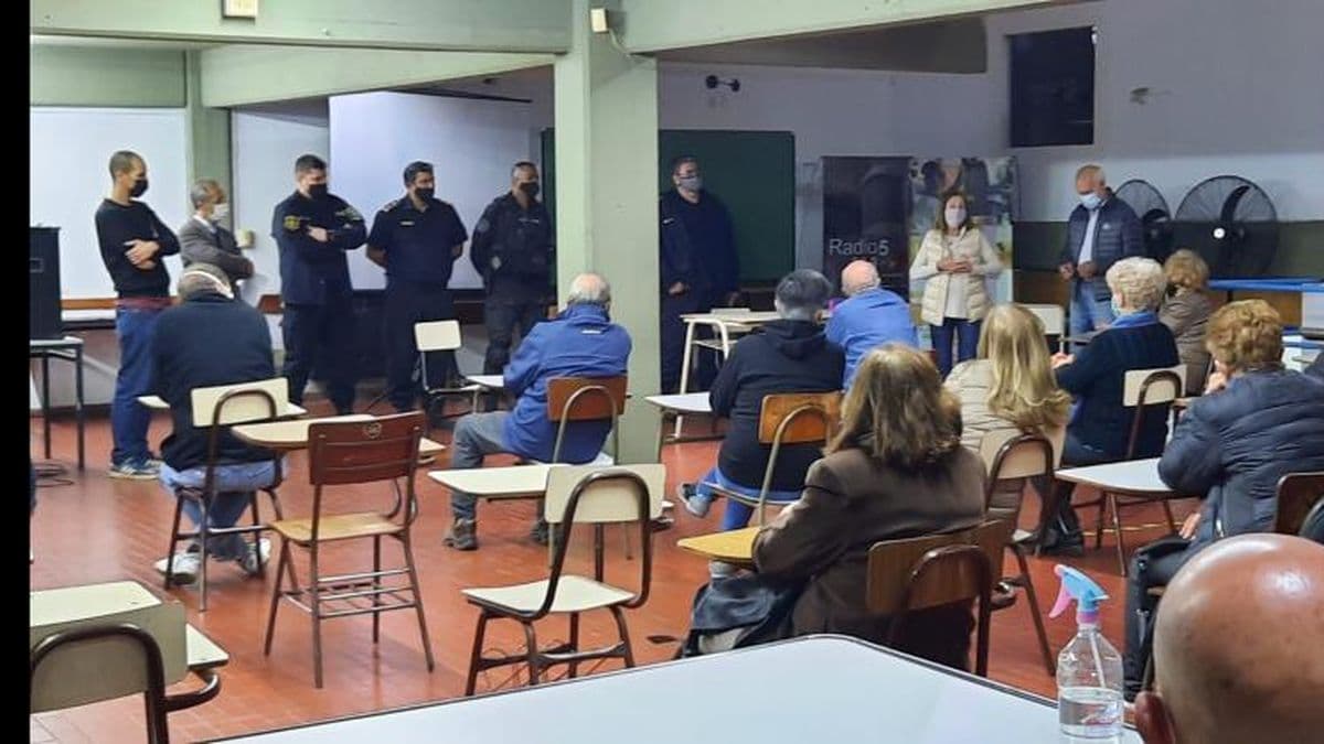 La Policía local se reunió con vecinos de los barrios Acevedo y San Martín
