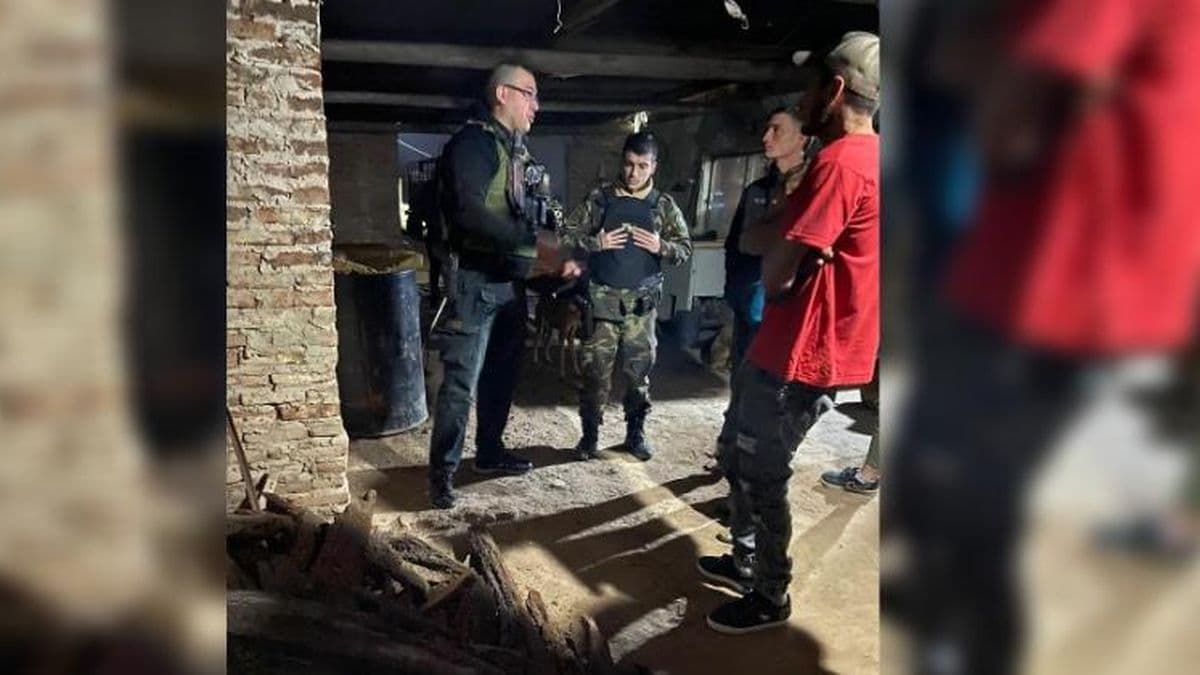A una pareja la allanaron por robos de durmientes y los detuvieron con casi tres kilos de marihuana