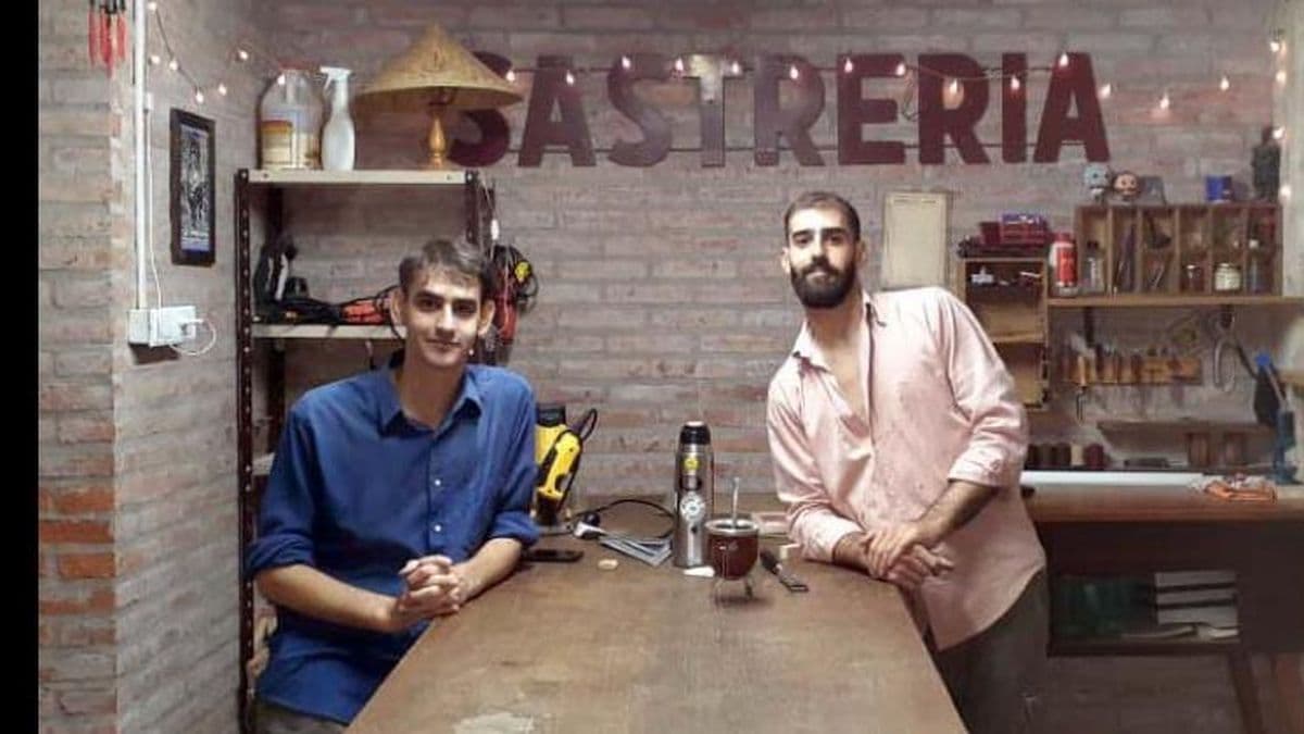 Dos hermanos artistas se reinventan para salir adelante en pandemia