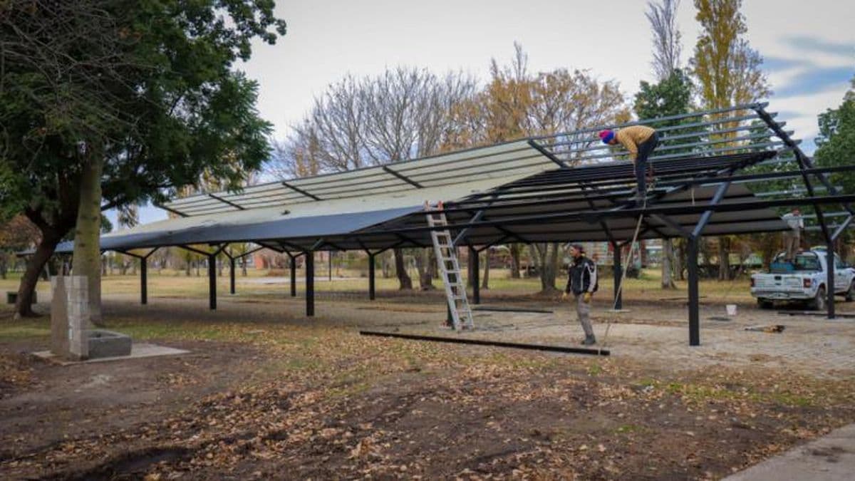 Llevan a cabo obras para ampliar la zona ferial en el Parque España