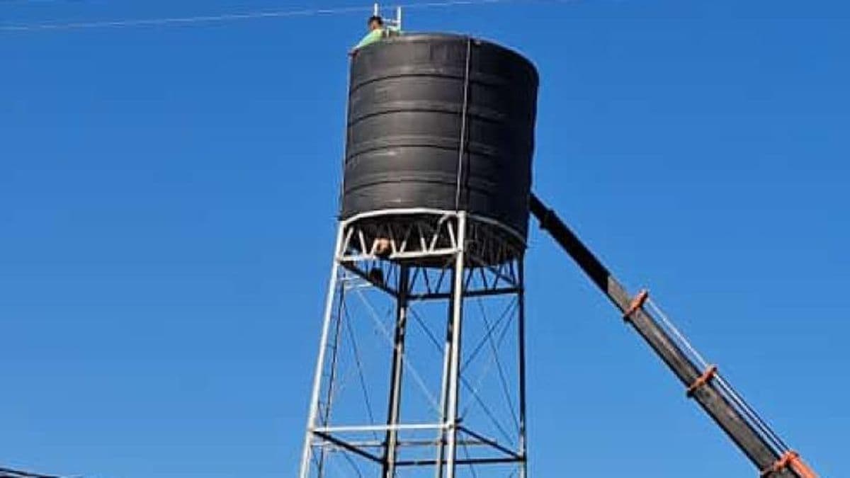 Obras Sanitarias realizó el recambio de un tanque de agua en Quinta Mastrángelo