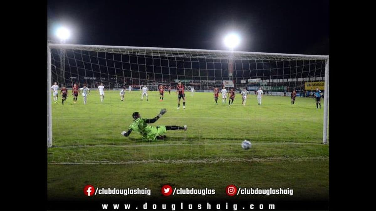 Douglas visitará el domingo a Defensores de Ramallo en San Nicolás