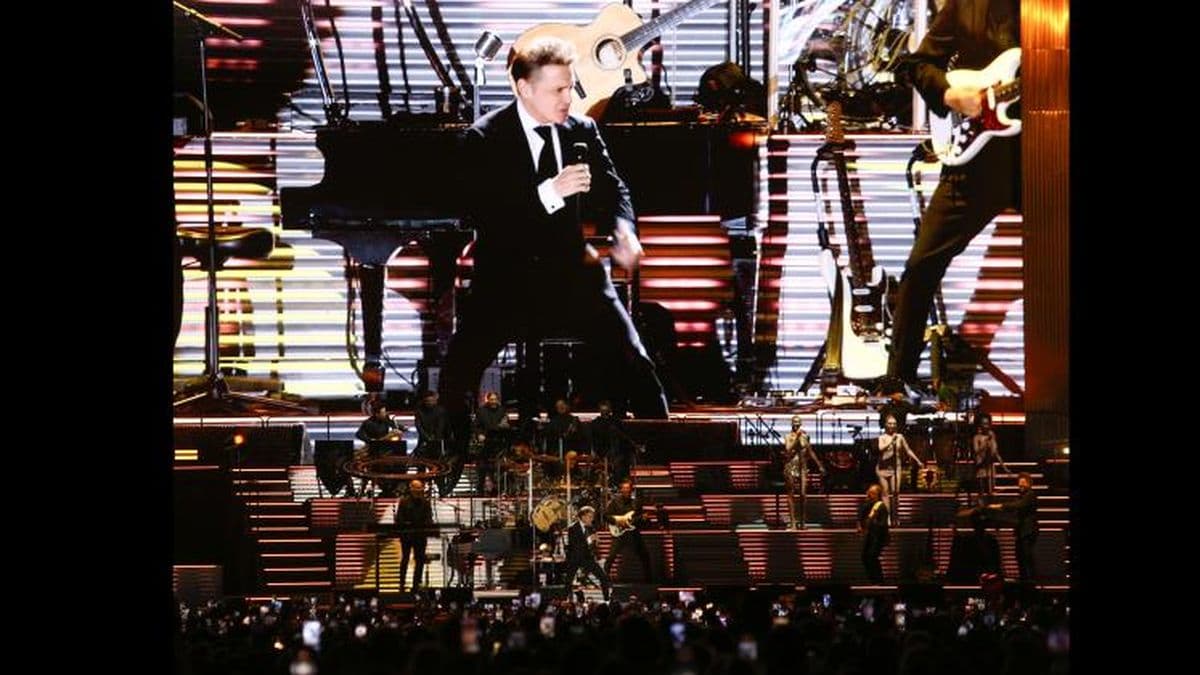 Luis Miguel deslumbró con su show ante miles de espectadores