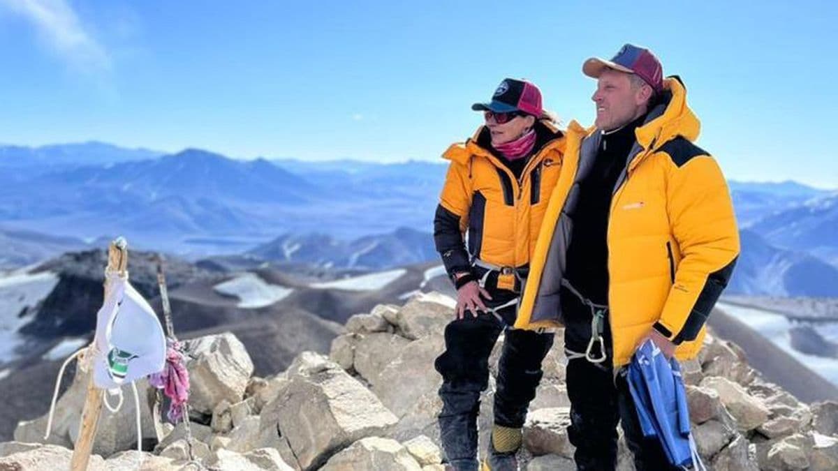 María Jara alcanzó la cumbre del volcán más alto del mundo