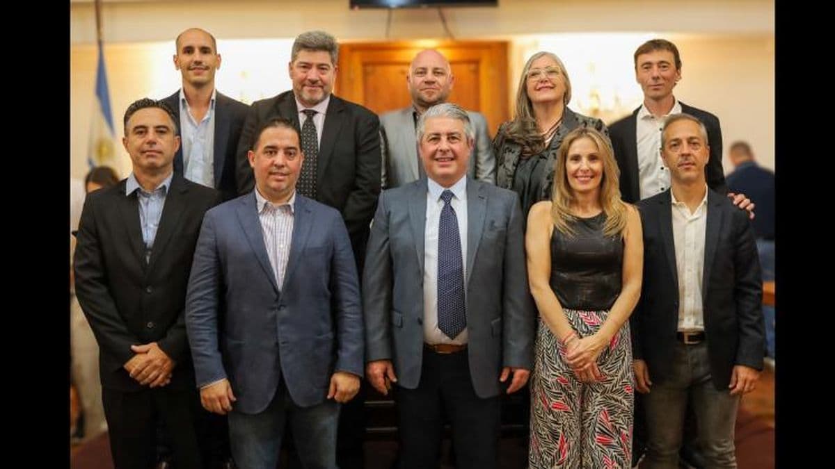 Se renovó el cuerpo legislativo y pusieron en funciones al equipo de secretarios del Ejecutivo