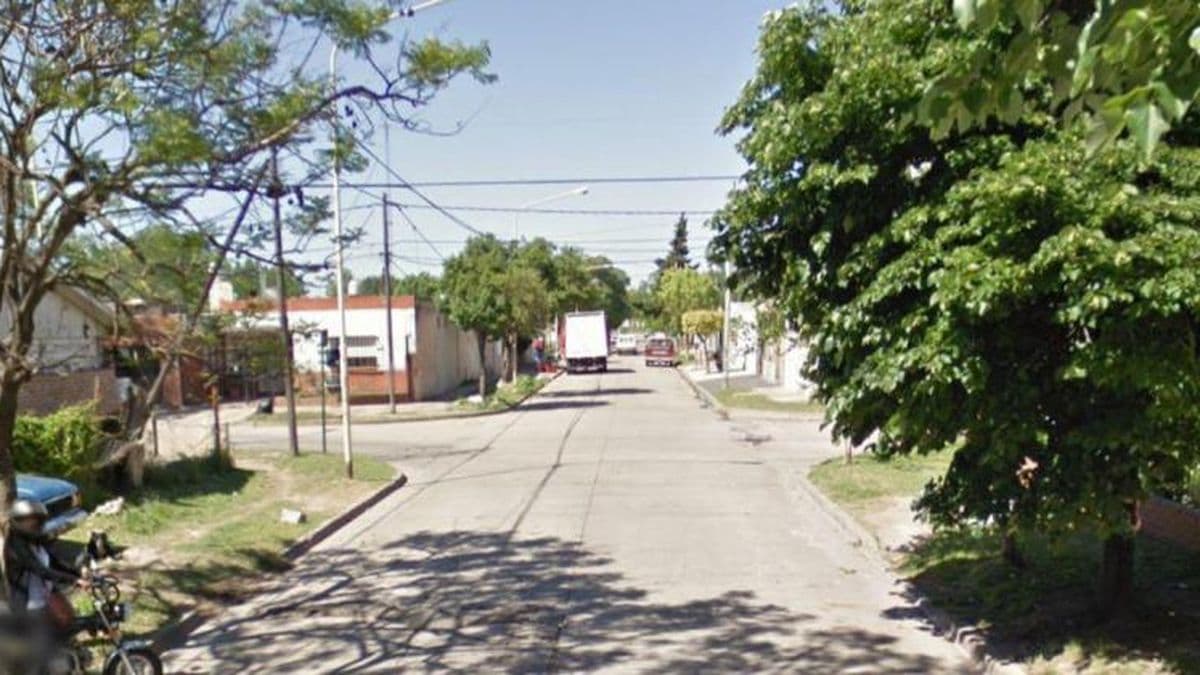 Varios menores atacaron a piedrazos una vivienda