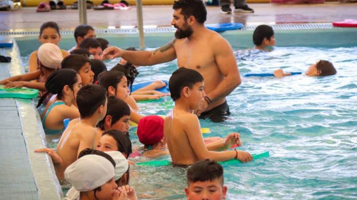 Importante participación de los alumnos de los CDC en la pileta municipal
