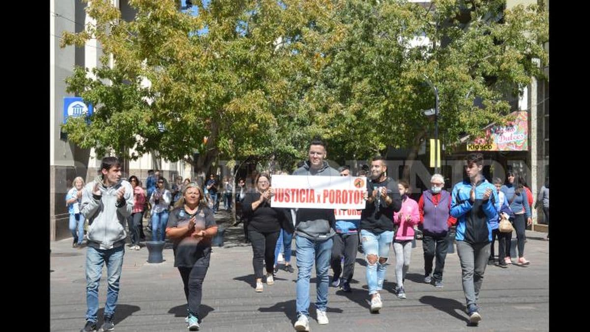 Multitudinaria marcha en reclamo de justicia por la muerte de Fernando Daniel Liguori