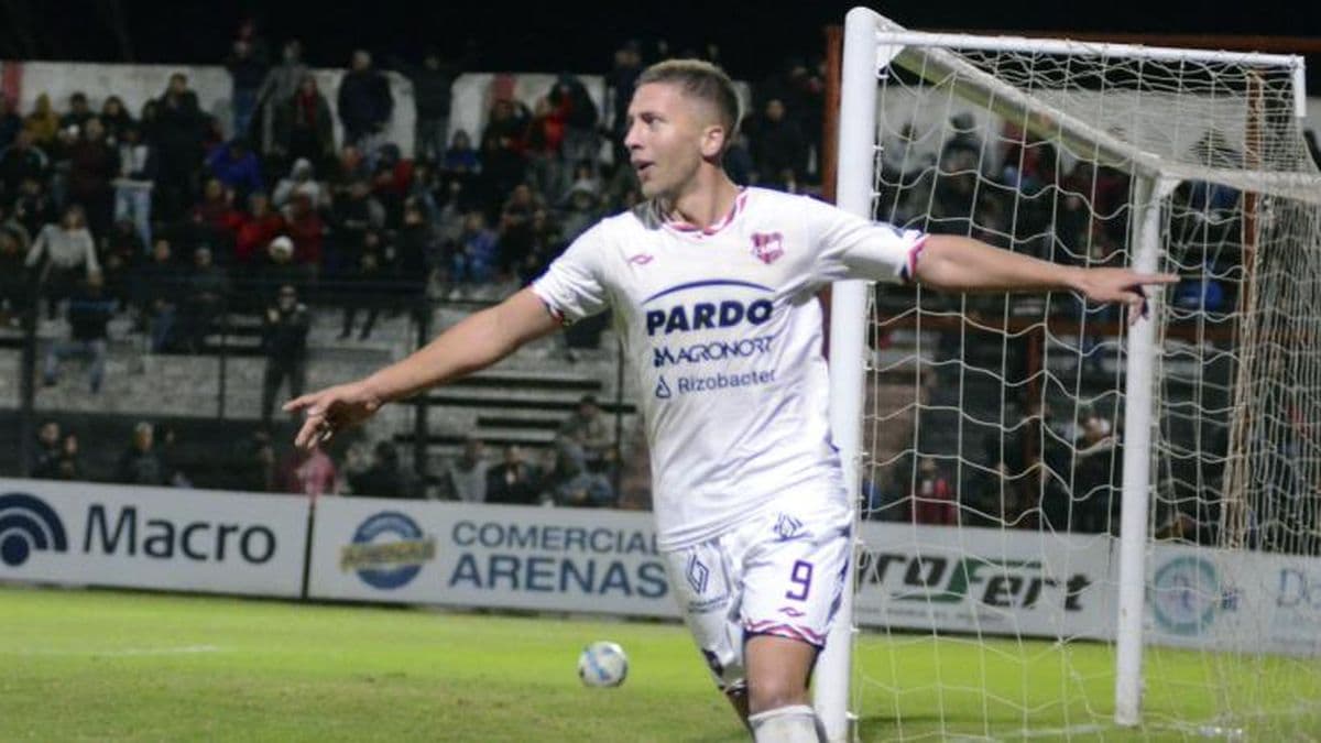 Triunfo de Douglas ante Depro para continuar en la punta