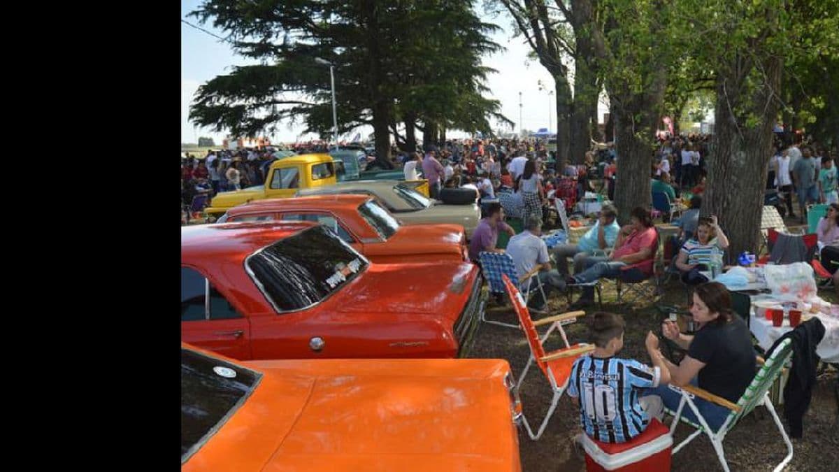 Una multitud participó en el Aeroclub de "Kilómetro 232"