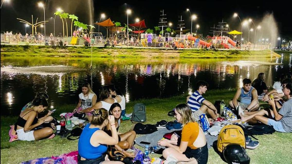 Numerosos ciudadanos disfrutaron la "Noche en el Belgrano"