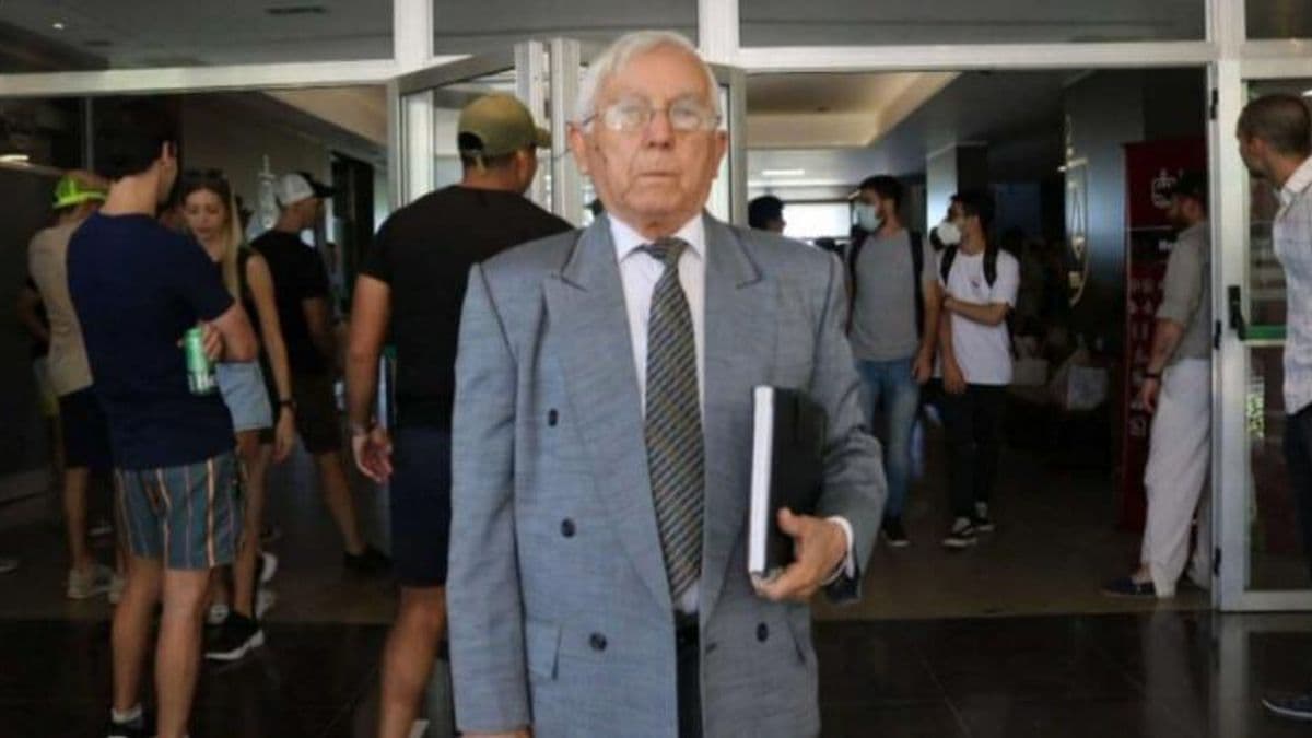 Es chapista, padre de siete hijos, bisabuelo y se recibió de abogado a los 83 años