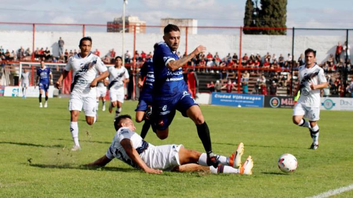 Douglas intentará seguir sumando en su visita a Boca Unidos en Corrientes