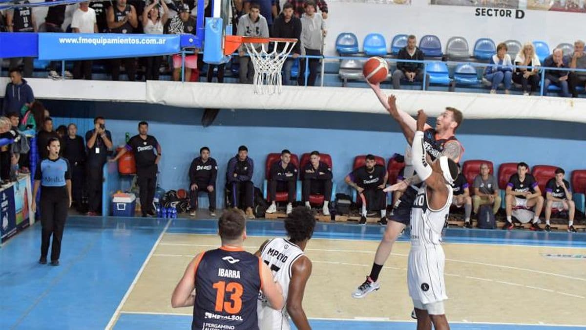 Pergamino Básquet volvió a perder con Pico FC y se despidió en la Reclasificación