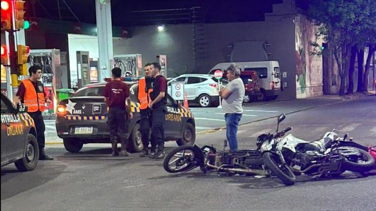 Chocaron dos motos en Avenida de Mayo y Merced