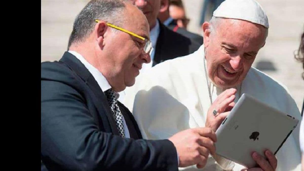 “Santo escándalo”: investigan el “me gusta” desde el Instagram del Papa a una modelo