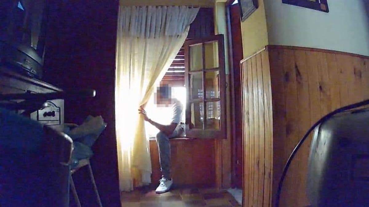Robaba dinero a los suegros y su mujer lo descubrió por las cámaras