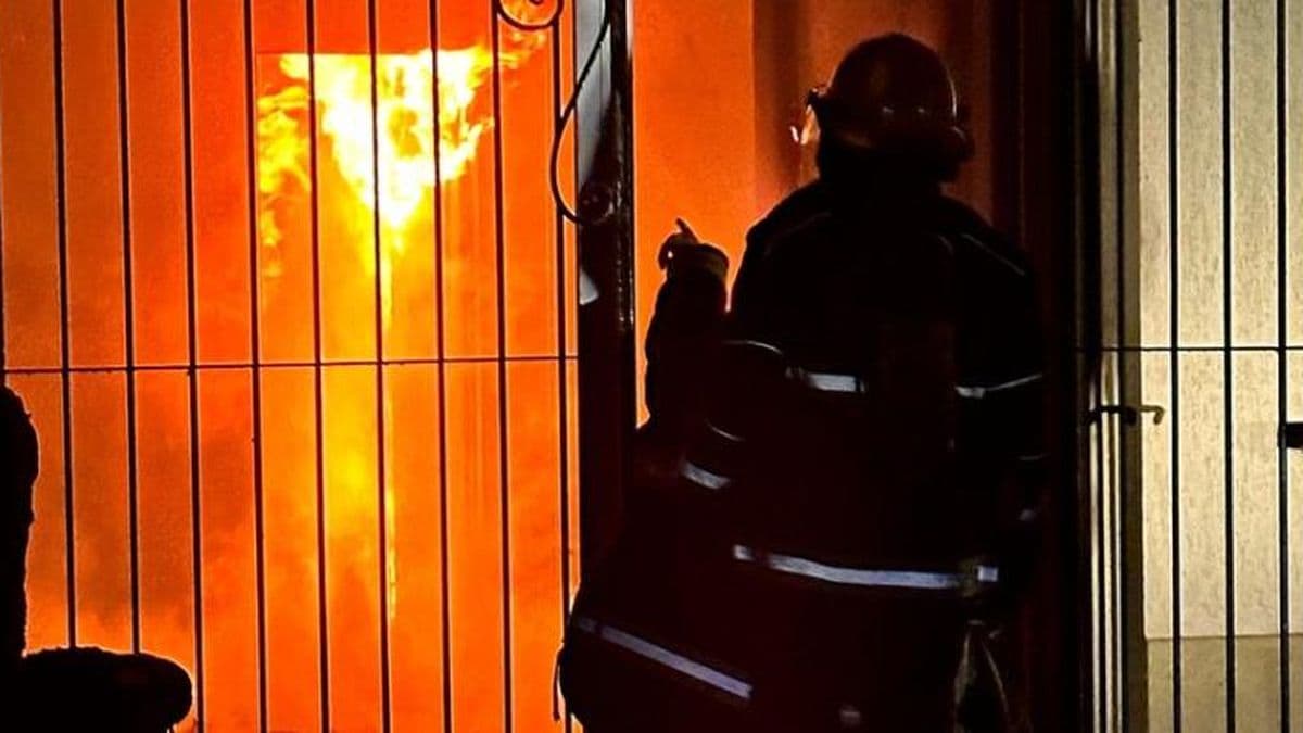 Voraz incendio destruyó completamente una casa