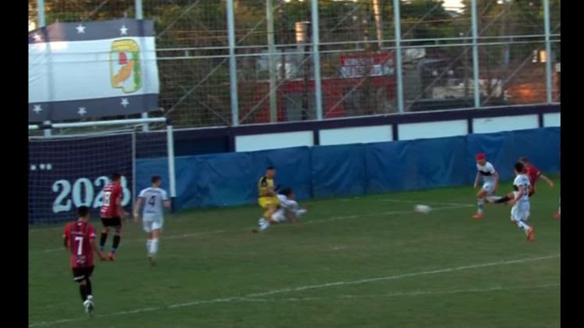 Douglas logró un valioso empate ante San Martín