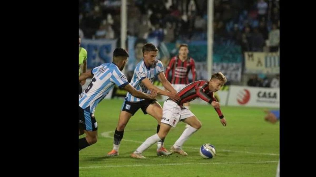 Racing de Córdoba goleó a Douglas en el debut de Raggio como entrenador