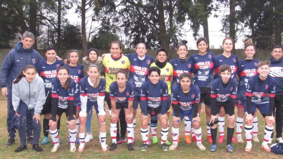 San José lidera el torneo de fútbol femenino con puntaje ideal