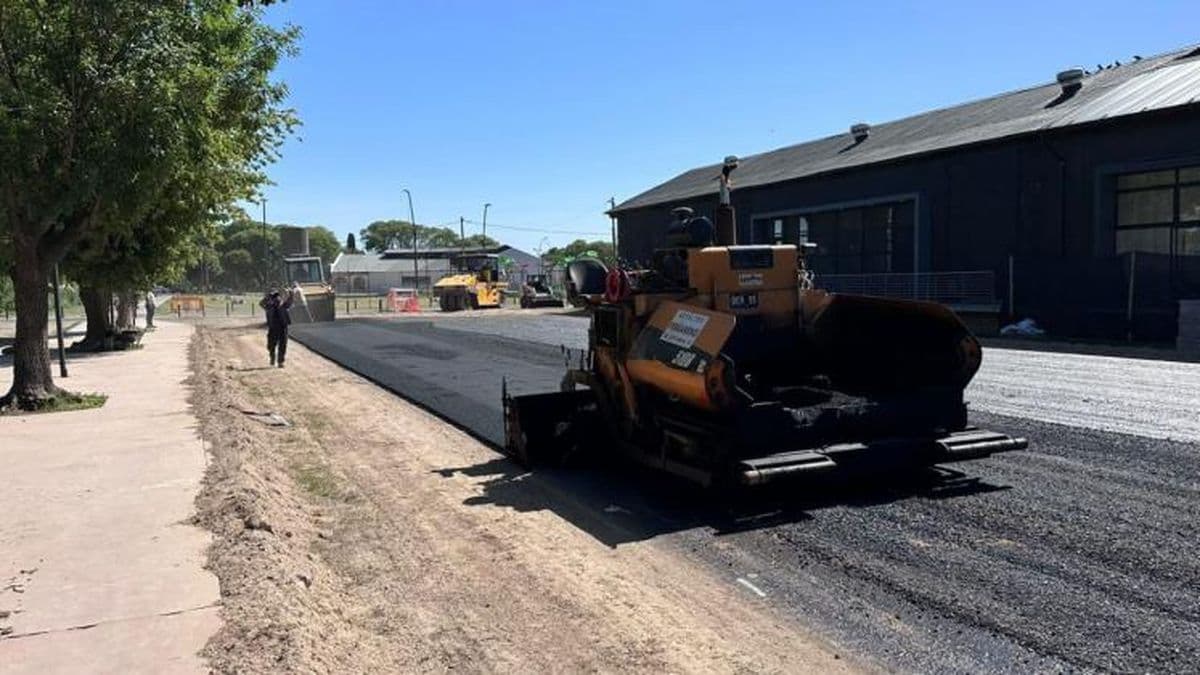 Está cortado el tránsito en Joaquín Menéndez y Somoza por tareas de pavimentación
