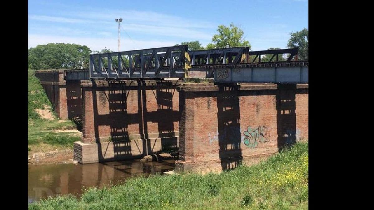 Apareció un joven sin vida debajo de un puente