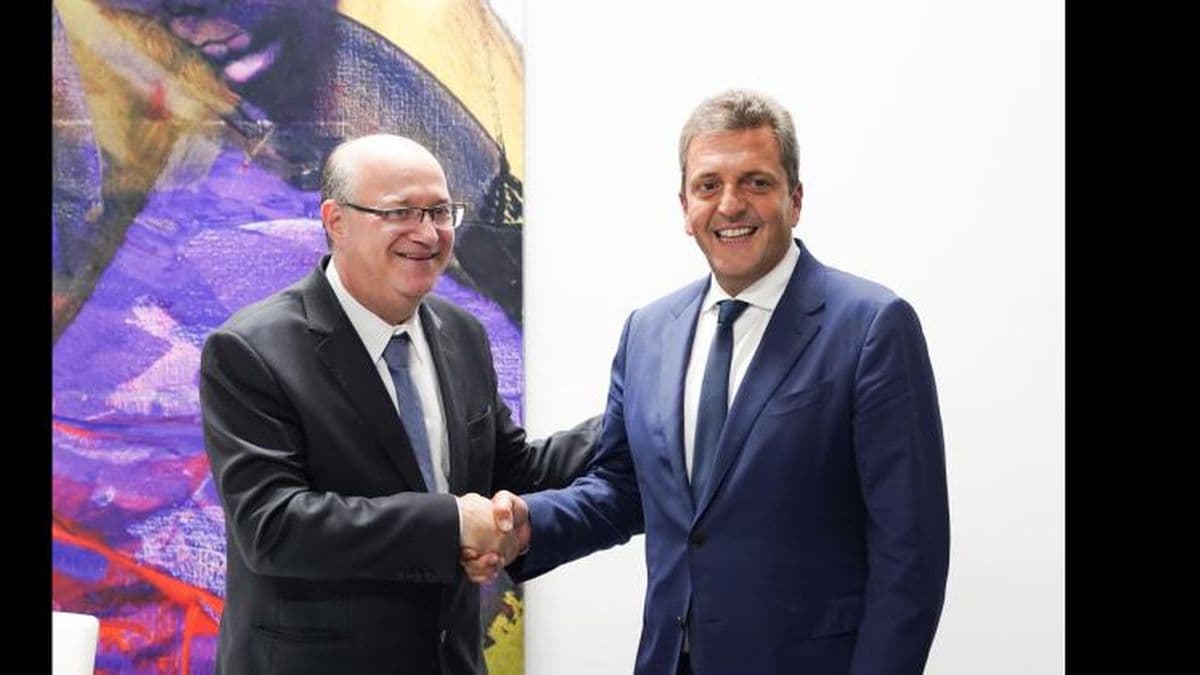 En su primer día en Panamá, Massa firmó financiamiento por USD 235 millones con el BID