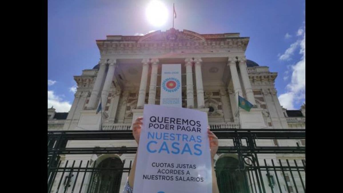 Tomadores de créditos UVA marchan al Congreso y reclaman una solución de fondo