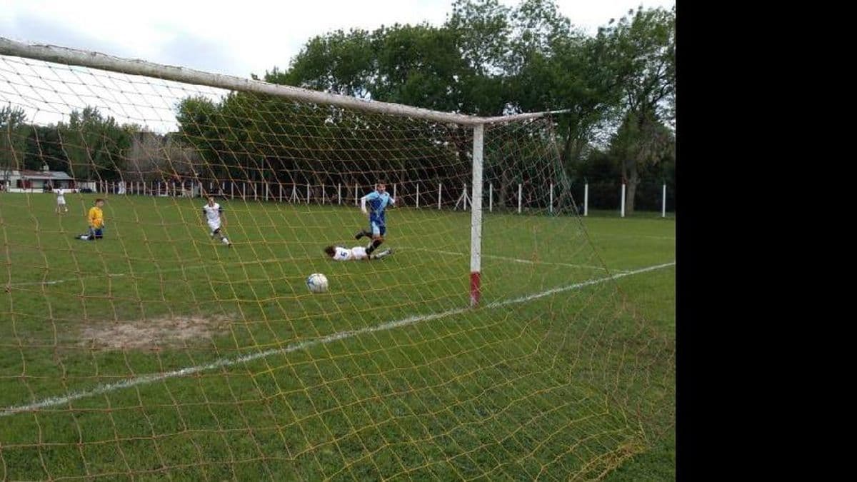 Sub 15: Pergamino goleó en La Plata y avanzó a las semifinales del Nacional