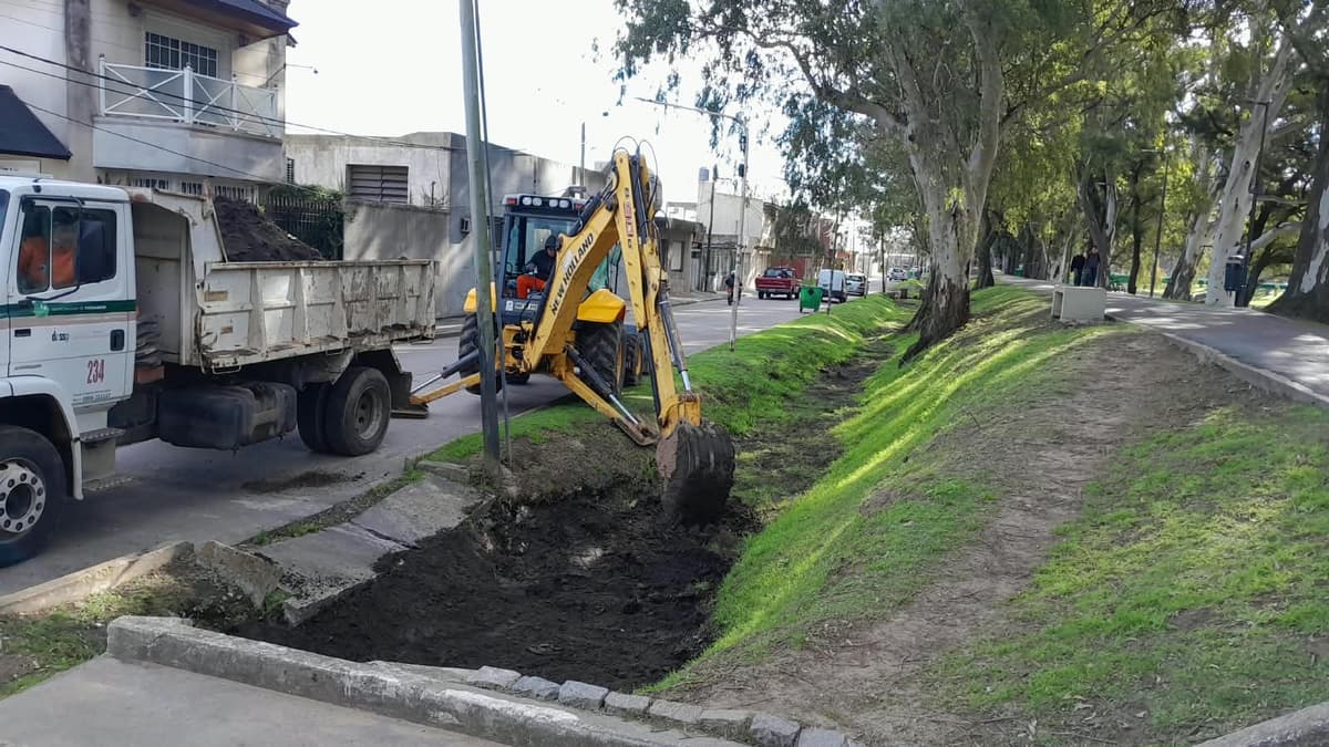 Continúan los trabajos de mantenimiento y limpieza de desagües pluviales